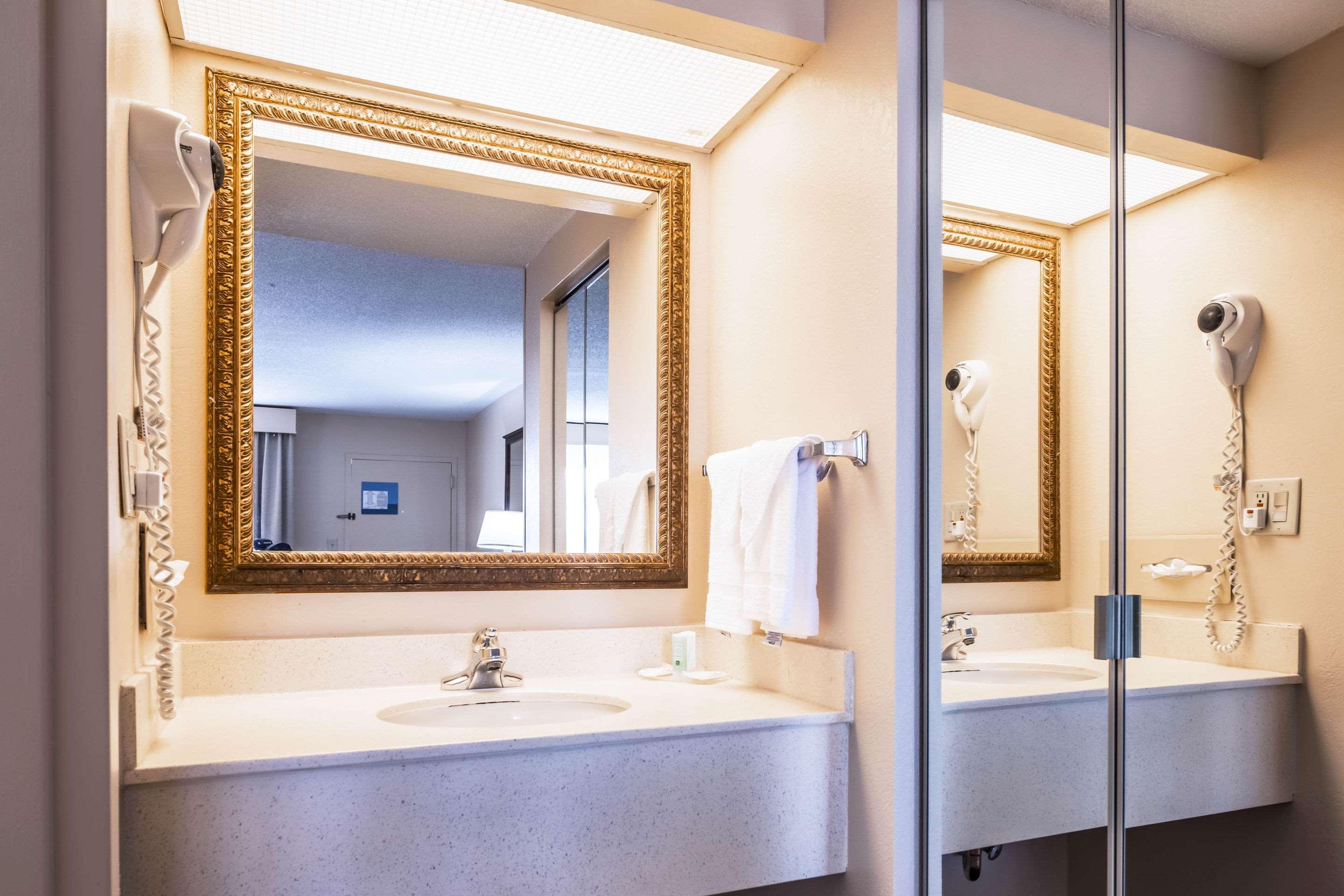 Quality Inn Дилън Екстериор снимка